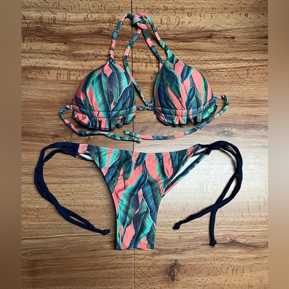 Leaf Bikini Set - Picture 1 of 7